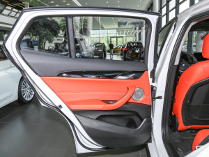 2021Ŀ sDrive25i M\b ܇T