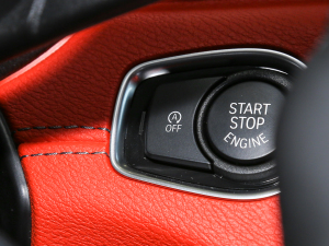 2021Ŀ sDrive25i M\b п؅^