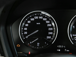 2021Ŀ sDrive25i M\b п؅^(q)