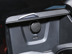 2021Ŀ sDrive25i M\b п؅^(q)