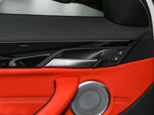 2021Ŀ sDrive25i M\b п؅^(q)