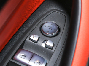 2021Ŀ sDrive25i M\b п؅^(q)