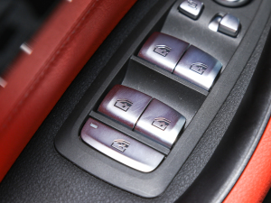 2021Ŀ sDrive25i M\b п؅^(q)