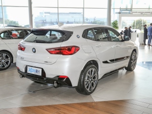 2021款改款 xDrive25i 曜夜版 右后45度