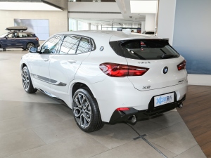 2021款改款 xDrive25i 曜夜版 左后45度