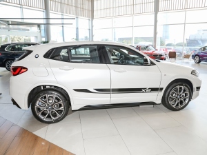 2021款改款 xDrive25i 曜夜版 整体外观
