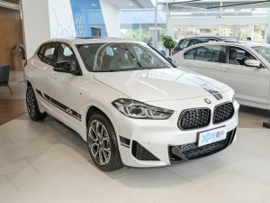 2021款改款 xDrive25i 曜夜版 右前45度