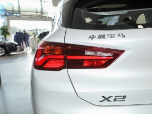 2021Ŀ xDrive25i ҹ ^