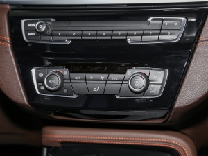 2021Ŀ xDrive25i ҹ {{