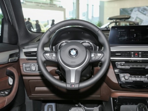 2021款改款 xDrive25i 曜夜版 方向盘