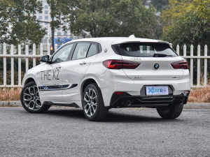 2021款改款 sDrive25i 曜夜版  左后45度