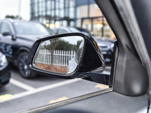 2021Ŀ sDrive25i ҹ  ^