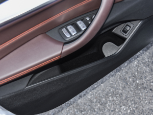 2021Ŀ sDrive25i ҹ  ǰTg