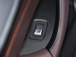 2021Ŀ sDrive25i ҹ  ܇ƅ^(q)