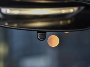 2021Ŀ sDrive25i ҹ  п؅^