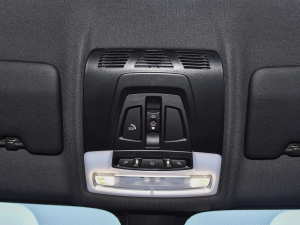 2021Ŀ sDrive25i ҹ  п؅^