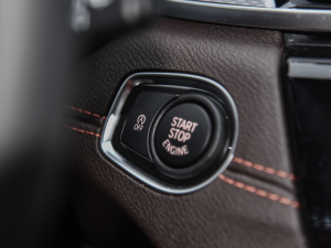 2021Ŀ sDrive25i ҹ  п؅^