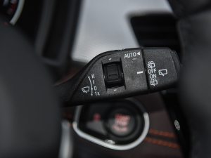 2021Ŀ sDrive25i ҹ  п؅^