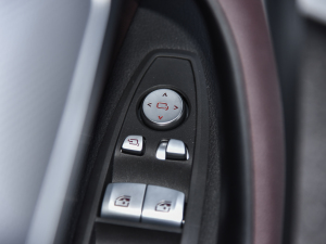 2021Ŀ sDrive25i ҹ  п؅^