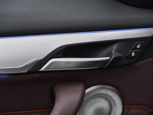 2021Ŀ sDrive25i ҹ  п؅^