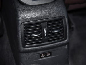 2021Ŀ sDrive25i ҹ  п؅^