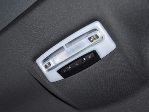 2021Ŀ sDrive25i ҹ  п؅^