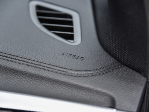 2021Ŀ sDrive25i ҹ  п؅^(q)