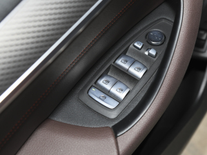 2021Ŀ sDrive25i hâ  п؅^