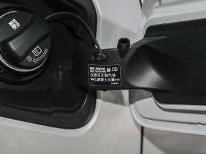 2021Ŀ sDrive25i MԽҰb ^