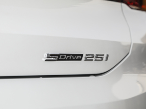 2021Ŀ sDrive25i MԽҰb ^