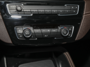 2021Ŀ sDrive25i MԽҰb {{