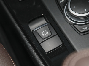 2021Ŀ sDrive25i MԽҰb v܇Ƅ