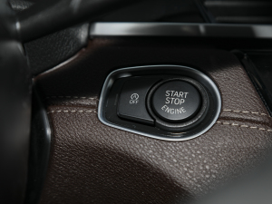 2021Ŀ sDrive25i MԽҰb п؅^