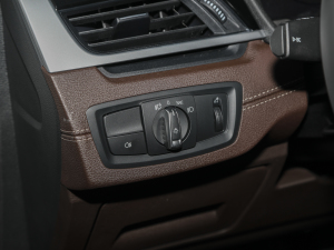 2021Ŀ sDrive25i MԽҰb п؅^