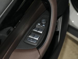 2021Ŀ sDrive25i MԽҰb п؅^