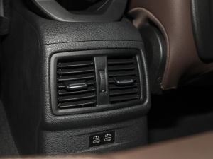 2021Ŀ sDrive25i MԽҰb п؅^