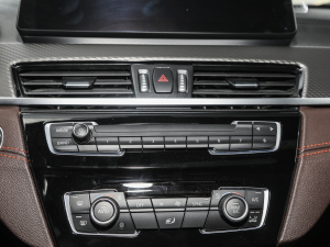 2021Ŀ sDrive25i MԽҰb {