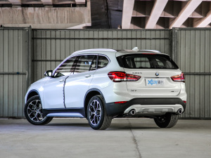 2021款改款 sDrive20Li 尊享型 左后45度