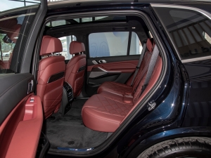2022款xDrive 40Li M运动套装 后排空间