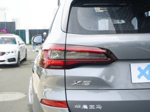 2022xDrive 40Li M\b ^