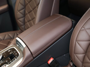 2022Ŀ xDrive 30Li M\b 