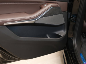 2022Ŀ xDrive 30Li M\b Tg