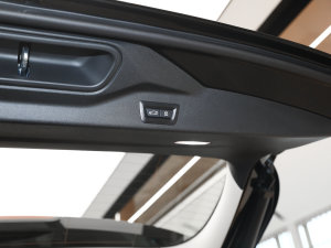 2022Ŀ xDrive 30Li M\b g