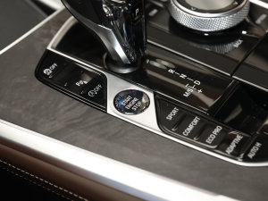 2022Ŀ xDrive 30Li M\(yn)b п؅^(q)