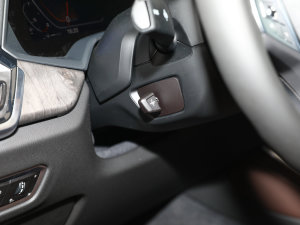 2022Ŀ xDrive 30Li M\(yn)b п؅^(q)