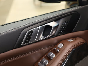 2022Ŀ xDrive 30Li M\b п؅^(q)