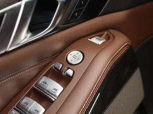 2022Ŀ xDrive 30Li M\b п؅^(q)