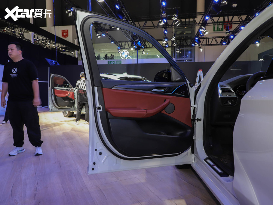 2022��RX3 xDrive30i������ M��ҹ���b