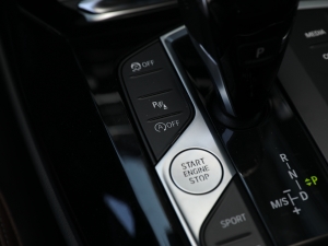 2022xDrive25i M\b п؅^