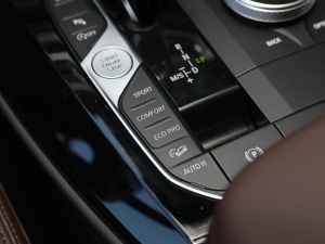 2022xDrive25i M\b п؅^